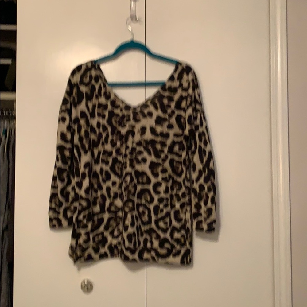 Twist back cheetah top